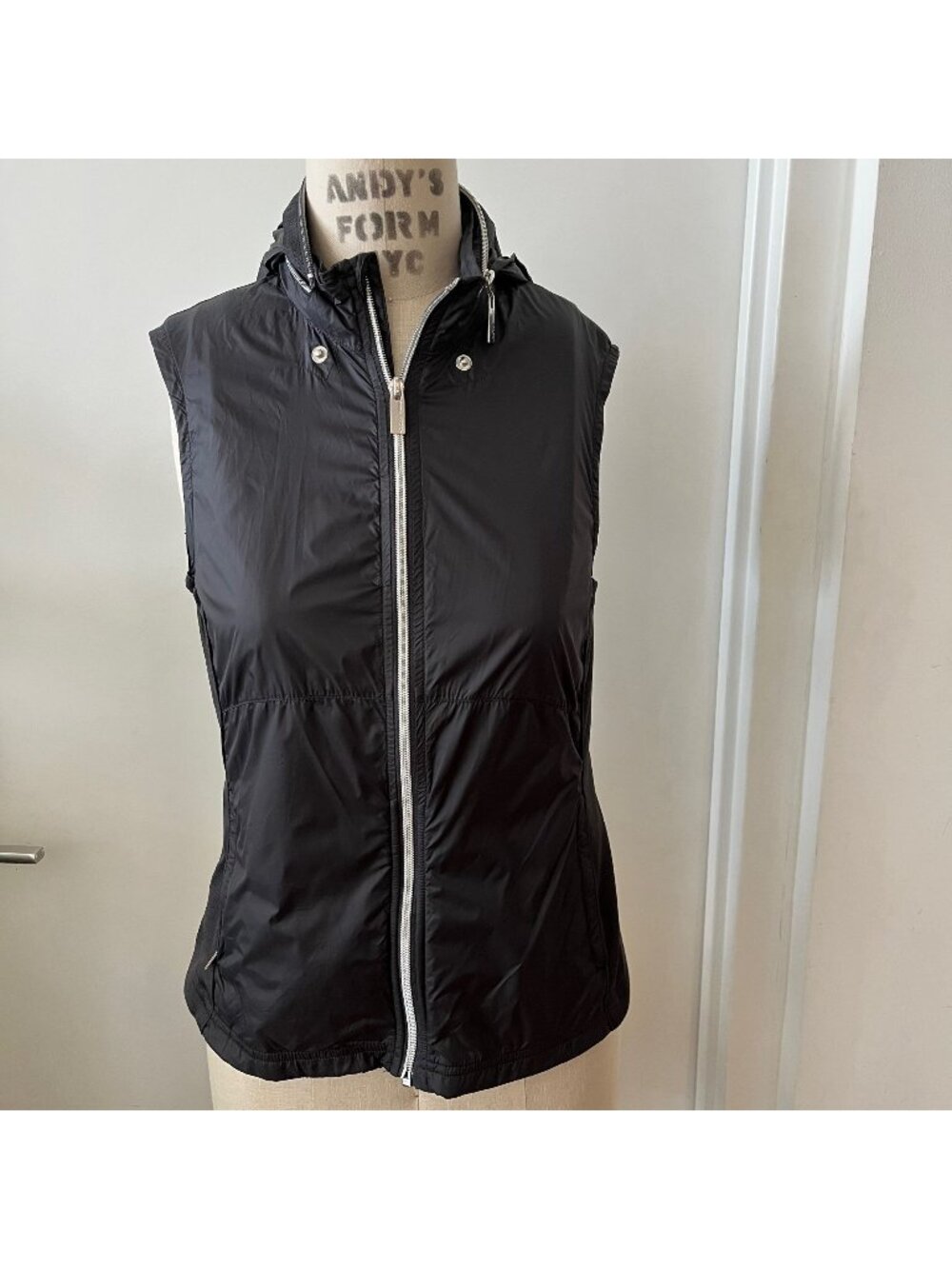 BEBE SPORT Lightweight Black Zip Nylon and‎ Mesh Vest Size Small